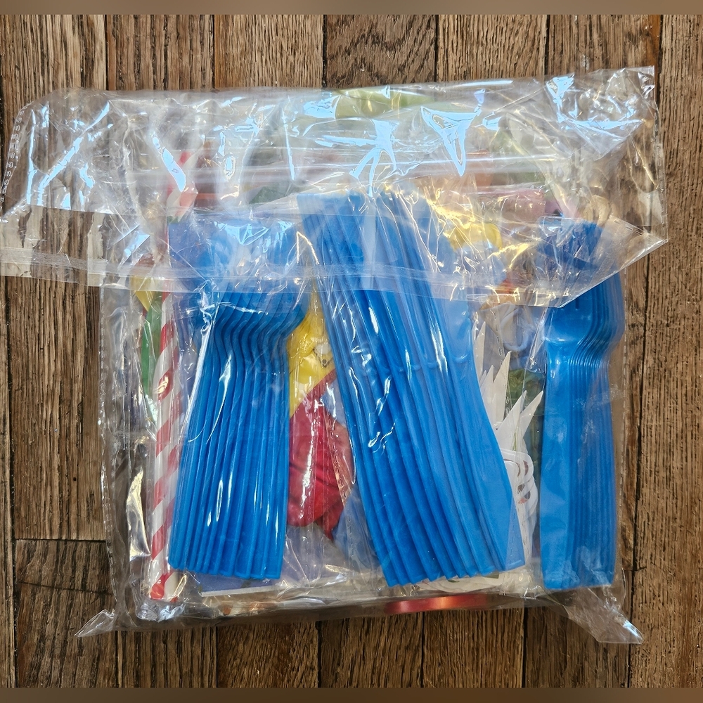 Super Mario Party Supplies Set - Picture 2 of 3